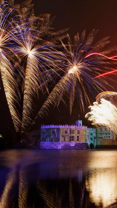 Bonfire Night fireworks, Leeds Castle, Kent (© Franz-Marc Frei/Corbis Documentary/Getty Images) mobile wallpaper
