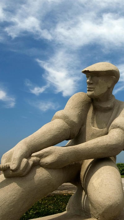 Fishermen Monument at L'Etang du Nord, Magdalen Islands, Que. (© Christian Goupi/Alamy Stock Photo) mobile wallpaper