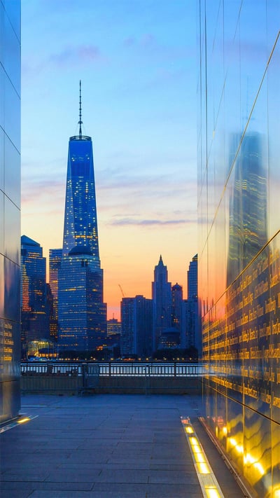 One World Trade Center and lower Manhattan, seen from the Empty Sky memorial in Jersey City, New Jersey (© Maurizio Rellini/Offset by Shutterstock) mobile wallpaper
