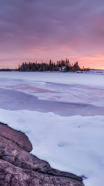 Lake Superior during winters, Thunder Bay, Ontario (© Susan Dykstra/plainpicture) mobile wallpaper