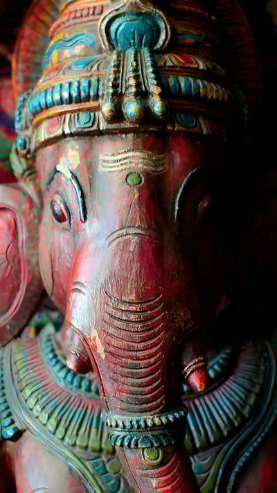 Detail of an old Ganesh sculpture, Karnataka (© Bluberries/Getty Images) mobile wallpaper