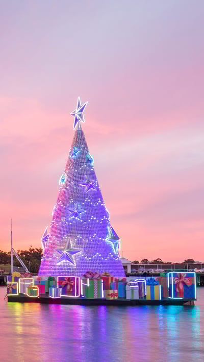 Sunset over The Carousel Pavilion with Christmas tree, Geelong (© TonyNg/Shutterstock) mobile wallpaper