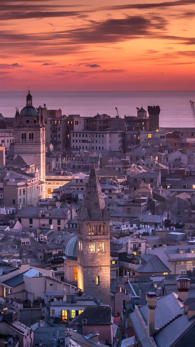 Vista sul Porto di Genova, Genova, Liguria (© Luca Reina Mafaraci/Getty Images) mobile wallpaper
