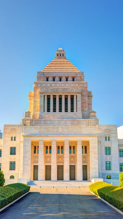 「国会議事堂」東京, 永田町 (© Sean Pavone/Alamy Stock Photo) mobile wallpaper