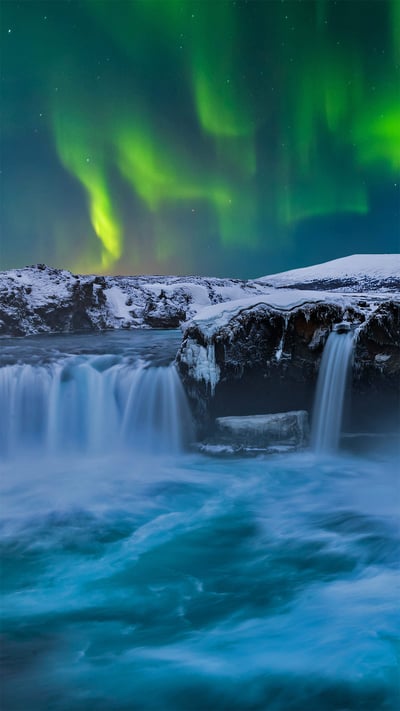 Goðafoss waterfall under the northern lights, Iceland (© Anton Petrus/Getty Images) mobile wallpaper