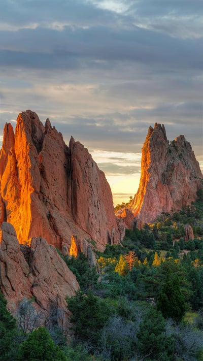 Garden of the Gods Park in Colorado Springs, Colorado (© lightphoto/iStock/Getty Images) mobile wallpaper