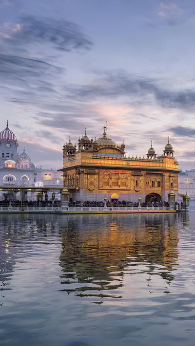 Golden Temple at dusk, Amritsar (© Vincent Boisvert, all right reserved/Getty Images) mobile wallpaper
