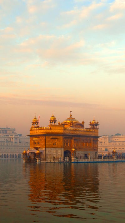 Morning view of the Golden Temple in Amritsar, India (© Adrian Pope/Getty Images) mobile wallpaper