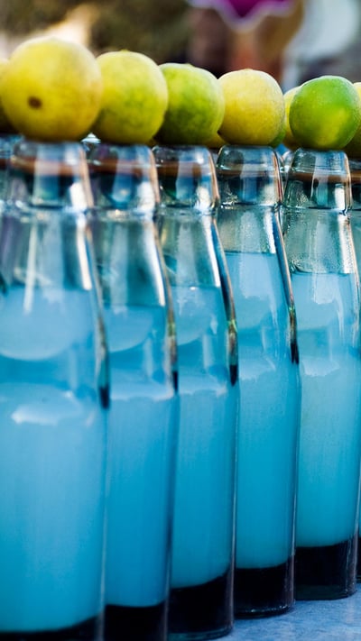 Refreshing soda drinks at a stall in New Delhi (© Masterfile) mobile wallpaper