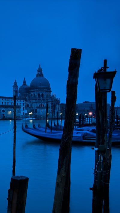 The Grand Canal and Basilica di Santa Maria della Salute in Venice, Italy (© Jim Richardson/Offset by Shutterstock) mobile wallpaper
