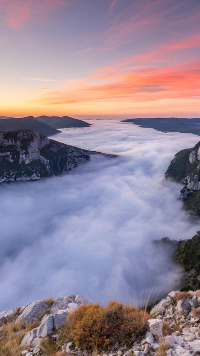 A foggy morning at Verdon Gorge in the Alpes-de-Haute-Provence of France (© Hemis/Alamy) mobile wallpaper