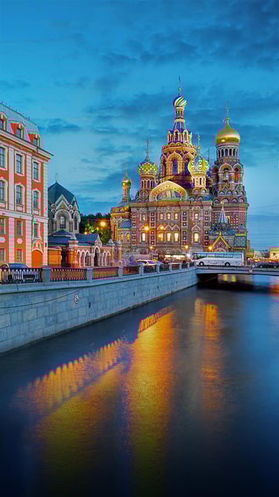 Griboyedov Canal and the Church of the Savior on Spilled Blood in Saint Petersburg, Russia (© Tomas Sereda/Getty Images) mobile wallpaper