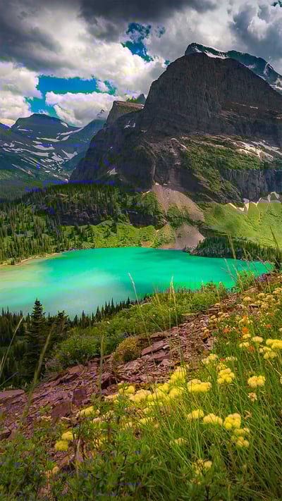 格林内尔湖,蒙大拿州冰川国家公园 (© Pung/Shutterstock) mobile wallpaper