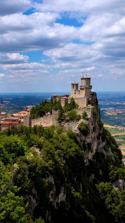 Guaita Tower in San Marino (© Piercarlo Abate/Shutterstock) mobile wallpaper