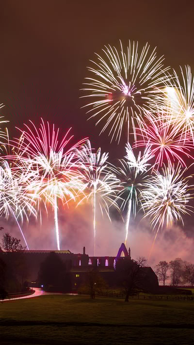 Fireworks at Bolton Priory, North Yorkshire on Guy Fawkes Night 2015 (© Thomas Holmes/Alamy Stock Photo) mobile wallpaper