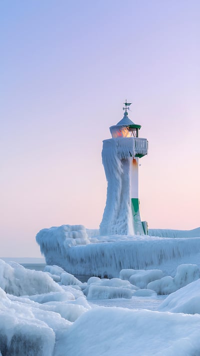 吕根岛的萨斯尼茨灯塔,德国 (© Christian Back/eStock) mobile wallpaper