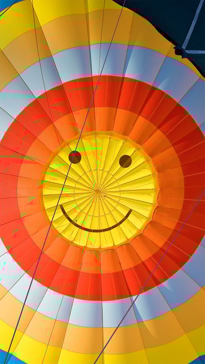 Happy hot air balloon (© Leonsbox/Getty Images Plus) mobile wallpaper