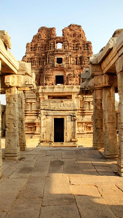 Ancient ruins of Hazara Rama Temple in Hampi, Karnataka (© Dmytro Gilitukha/shutterstock) mobile wallpaper