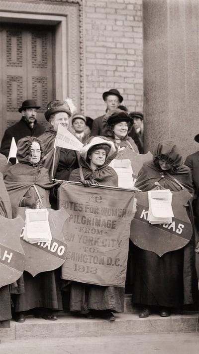 Women's suffragists who walked from New York City to Washington, DC, to join the National American Woman Suffrage Association parade on March 3, 1913 (© Everett Collection/age fotostock) mobile wallpaper