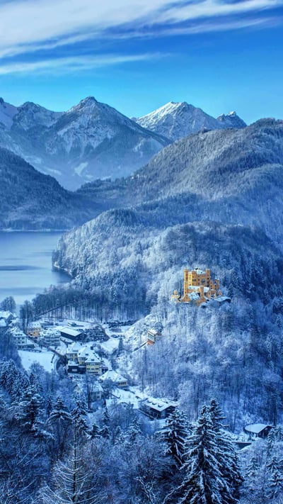 Hohenschwangau Castle, Bavaria, Germany (© Mespilia/Shutterstock) mobile wallpaper