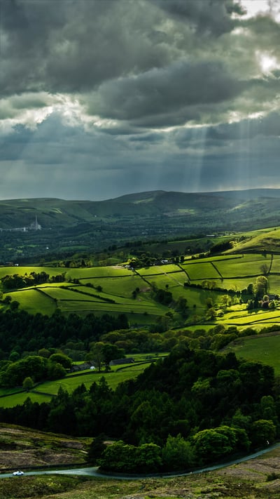 Hope Valley, Peak District, England (© Daniel_Kay/Getty Images Plus) mobile wallpaper