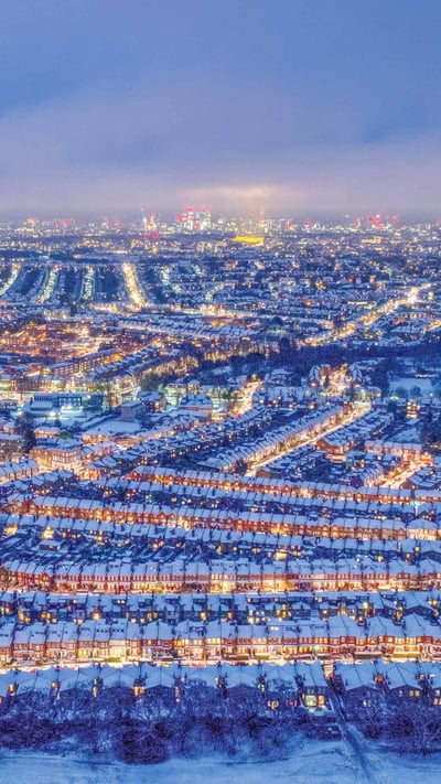 Aerial view of Hornsey, Crouch End and the City of London (© Matt Cooper/Gallery Stock) mobile wallpaper