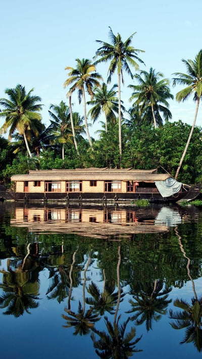 Houseboats in Alappuzha, Kerala, India (© Martin Harvey/The Image Bank/Getty Images) mobile wallpaper