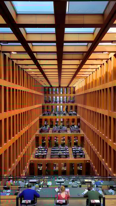Die Bibliothek der Humboldt-Universität in Berlin (© Hemis/Alamy Stock Photo) mobile wallpaper