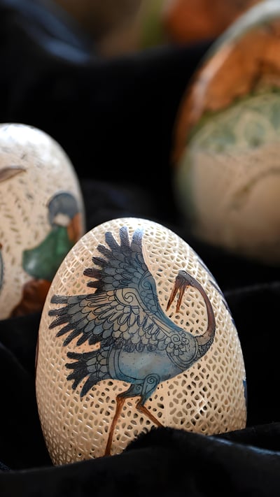 Easter eggs painted by Tünde Csuhaj, Szekszárd, Hungary (© ATTILA KISBENEDEK/AFP/Getty Images) mobile wallpaper