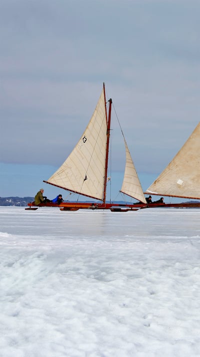 Antique iceboats on the frozen Hudson River near Astor Point in Barrytown, New York (© Mike Segar/REUTERS) mobile wallpaper