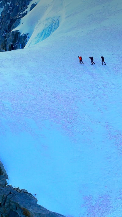 Hikers on alpine glacier, Mont Blanc, Chamonix, France (© agustavop/Getty Images) mobile wallpaper