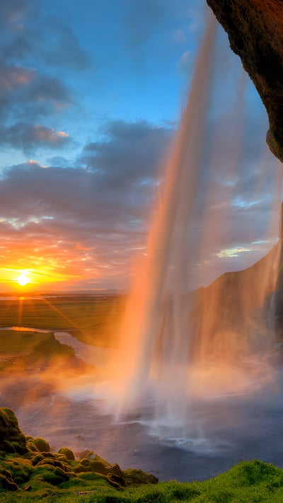 Seljalandsfoss waterfall at sunset, Iceland (© Tom Mackie/AWL/plainpicture) mobile wallpaper