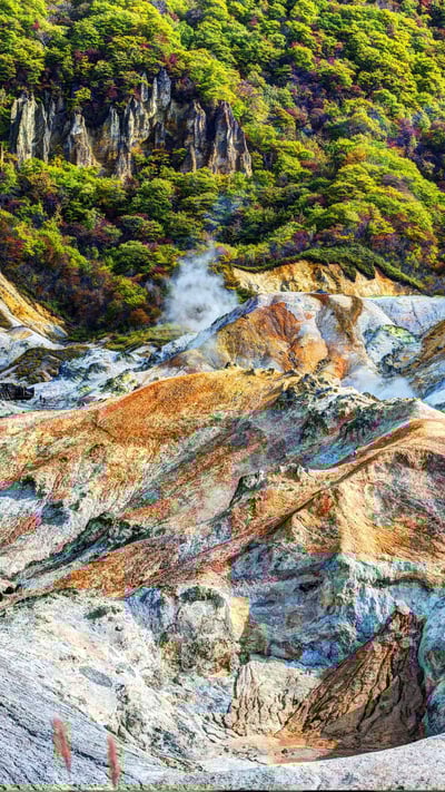 「登別地獄谷」北海道, 登別 (© Sean Pavone/Shutterstock) mobile wallpaper