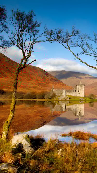 Kilchurn Castle reflected in Loch Awe, Argyll and Bute, Scotland (© Tom Mackie/plainpicture) mobile wallpaper