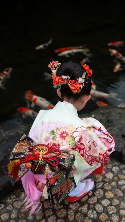 着物姿の女の子, 日本 (© Hakase_/Getty Images) mobile wallpaper