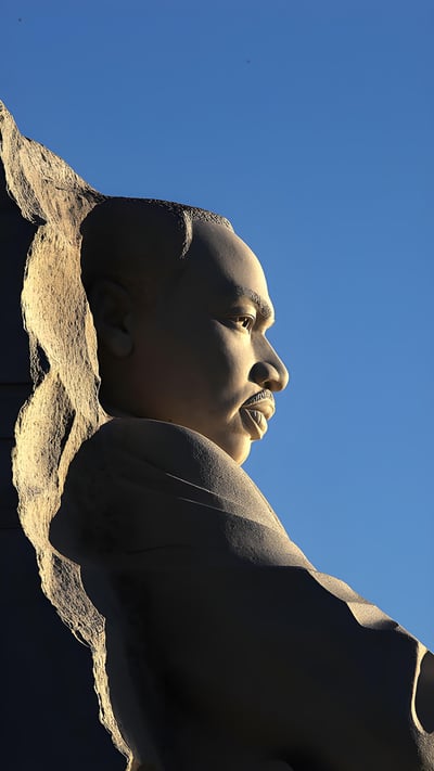 Martin Luther King Jr. Memorial in Washington, DC (© Win McNamee/Getty Images) mobile wallpaper
