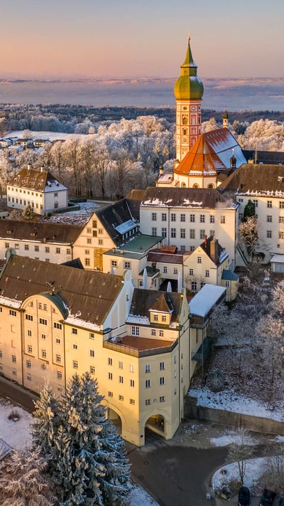 Winterliche Morgenstimmung am Kloster Andechs in Bayern mit Blick auf den Ammersee (© Reinhard Schmid/Huber/eStock Photo) mobile wallpaper