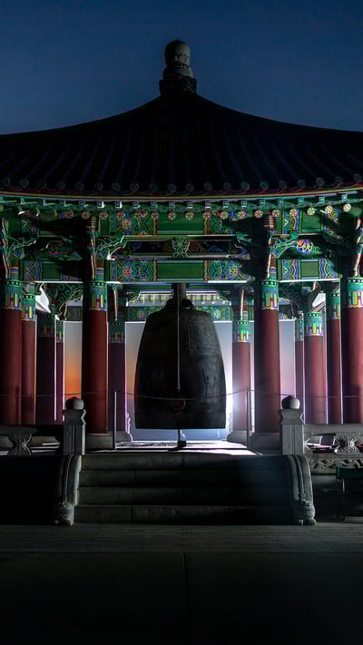Korean Bell of Friendship, Los Angeles (© Carlos Marin/Getty Images) mobile wallpaper