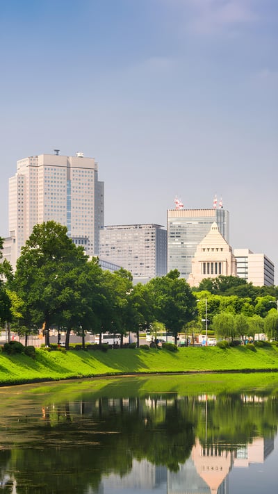 「皇居外苑」東京都, 千代田区 (© Sean Pavone/Shutter.com) mobile wallpaper