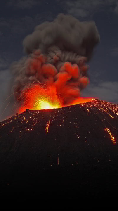 Anak Krakatoa volcano erupting off the coast of Sumatra, Indonesia (© Martin Rietze/Alamy) mobile wallpaper