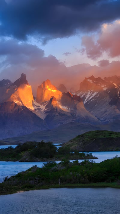 Lake Pehoé, Torres del Paine National Park, Chile (© OST/Getty Images) mobile wallpaper
