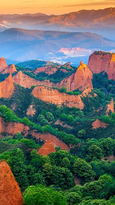 Ancient Roman gold mining site of Las Médulas, León, Spain (© DEEPOL by plainpicture/David Santiago Garcia) mobile wallpaper
