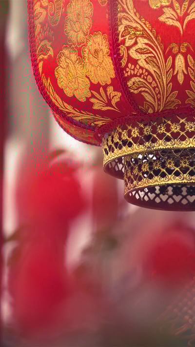 成都街头的红灯笼,中国四川省(© kiszon pascal/Moment/Getty Images) mobile wallpaper