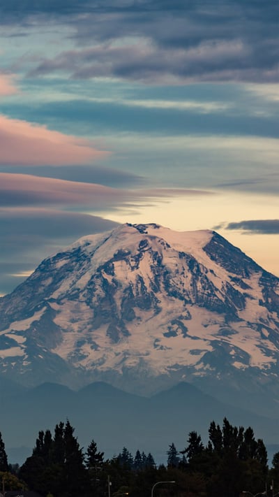 Lenticular clouds over Mount Rainier, Washington (© Delrious/Shutterstock) mobile wallpaper
