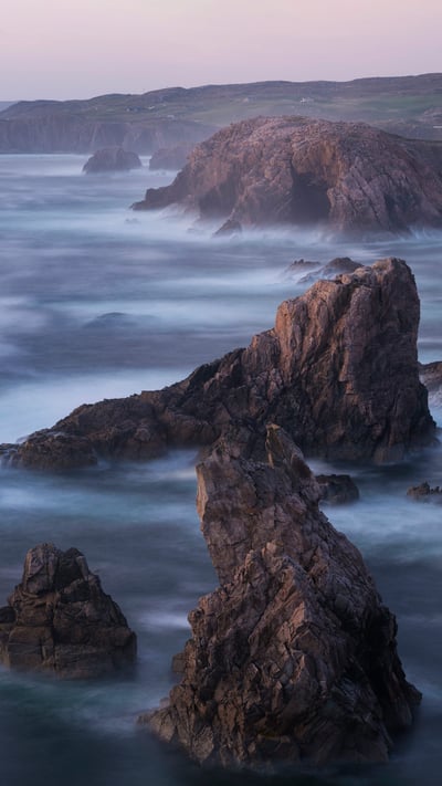 Sea stacks on the Isle of Lewis, Outer Hebrides, Scotland (© Cody Duncan/Cavan Images) mobile wallpaper