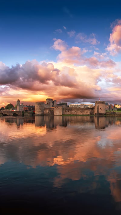 A view across the River Shannon in Limerick, County Limerick, Ireland (© Piotr Machowczyk/Shutterstock) mobile wallpaper
