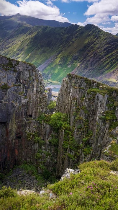 Mount Snowdon and the Llanberis Pass from Dinorwic quarry, Snowdonia National Park, North Wales, UK (© Alan Novelli/Alamy) mobile wallpaper