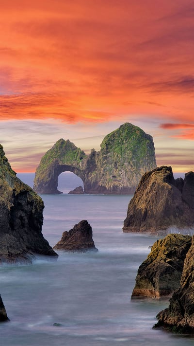 Mack Arch Rock at sunrise on the southern Oregon coast (© Dennis Frates/Alamy) mobile wallpaper