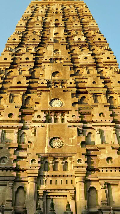 Mahabodhi Temple in Bihar, India (© Alamy) mobile wallpaper