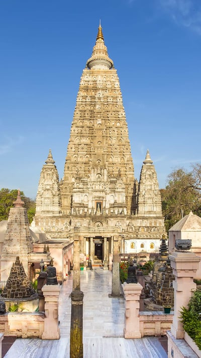 Mahabodhi Temple in Bodh Gaya, Bihar, India (© Tinnaporn Sathapornnanont/Shutterstock) mobile wallpaper